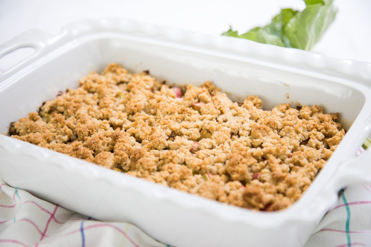 Crumble koláč s rebarborou