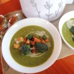 Brokolicová polévka s krutony z tofu